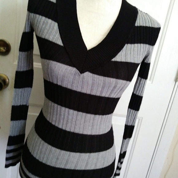 Cute Blk And Grey Fitted Sweater - Picture 1 of 2